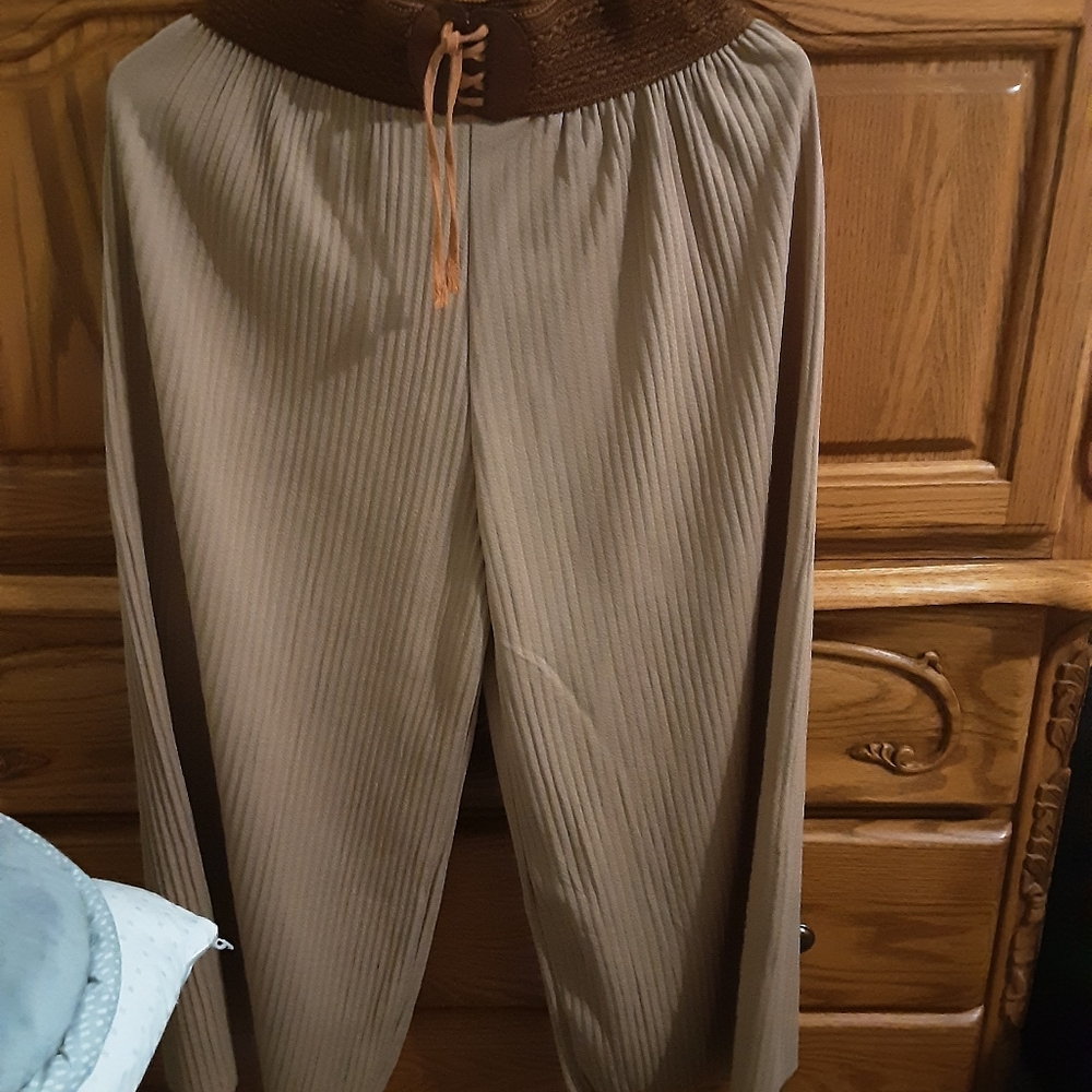 Wide leg pants